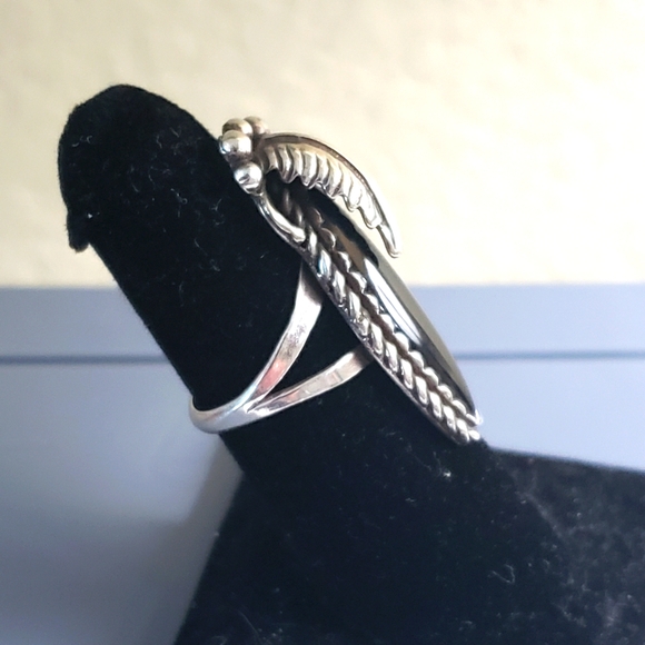 Sterling Silver and Onxy Native American Feather Design Ring - Picture 2 of 5